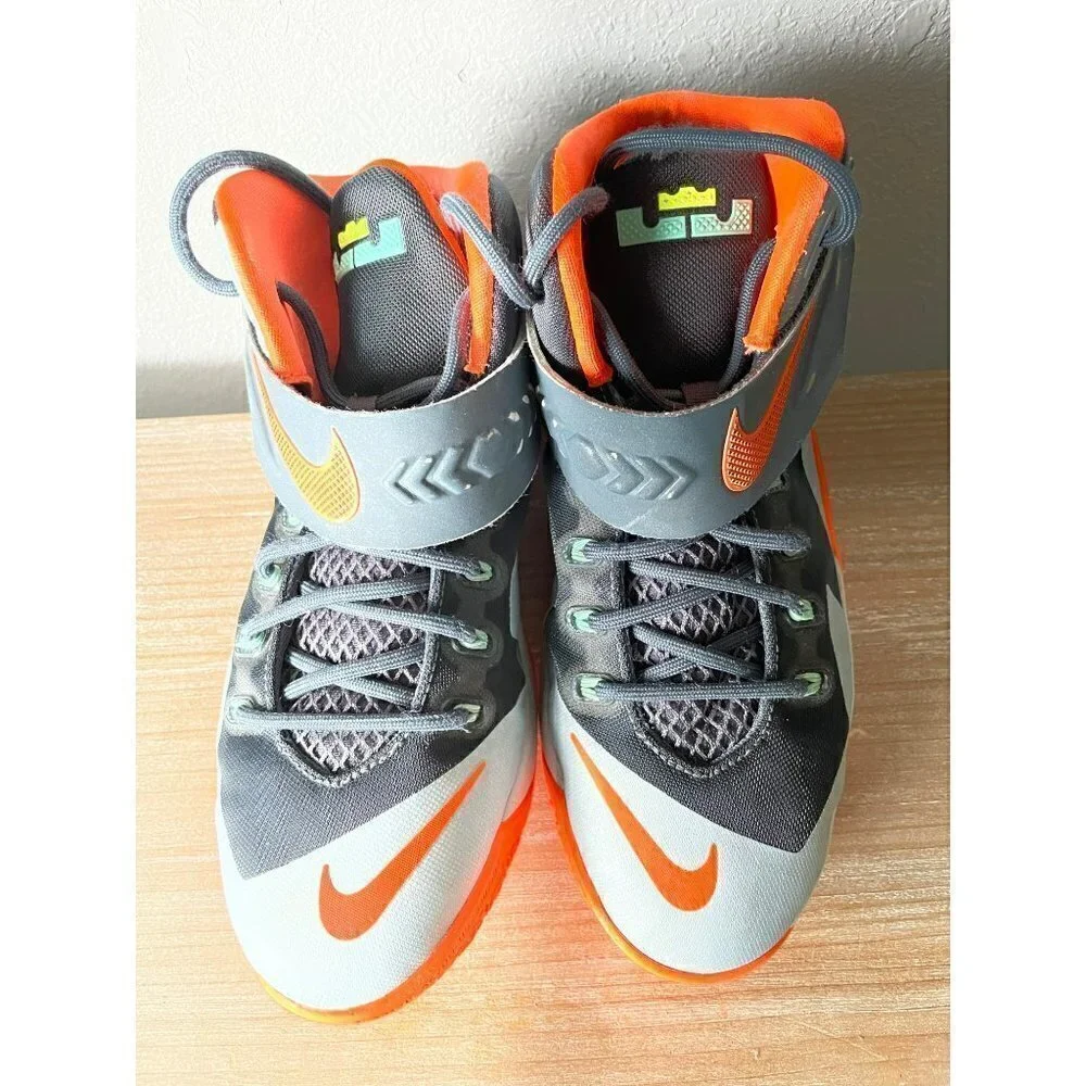 NIKE KIDS BASKETBALL LEBRON JAMES HIGH TOP LACE GRAY ORANGE SIZE 6.5